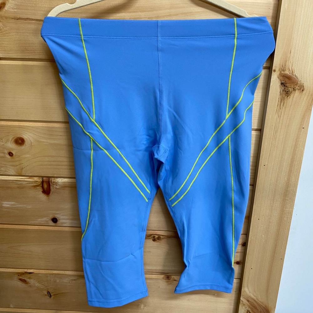 Fabletics Highwaisted Contour Ultra Crop Short